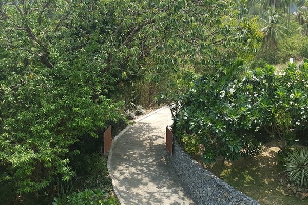 Koh Samui Sunset Villa — driveway entrance